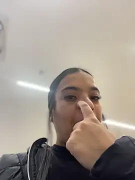 JuanitaMore01 online show from April 30, 8:57 pm