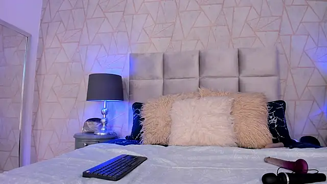 Emely florence  online show from November 28, 7:05 pm