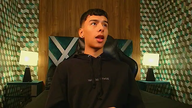 Aiden Royce online show from October 24, 5:37 am