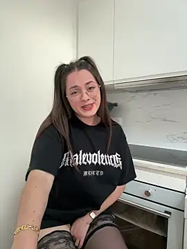 Snapshot of liloush__ chatting on May 19, 6:36 pm liloush online show from May 19, 6:36 pm