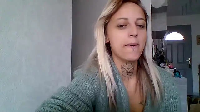 Snapshot of chaudasse_sex7 chatting on September 12, 7:52 am chaudasse sex7 online show from September 12, 7:52 am