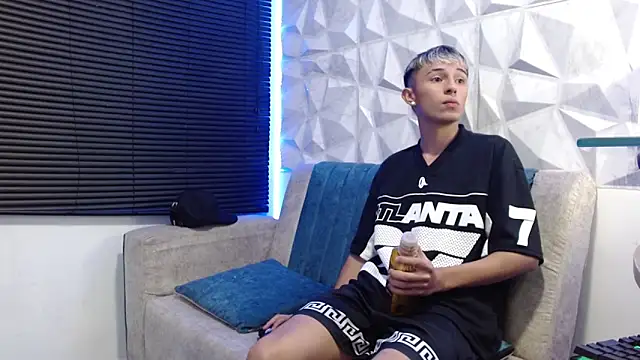 Snapshot of Isaac_tan chatting on October 9, 3:48 am Isaac tan online show from October 9, 3:48 am