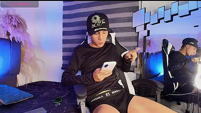 Isaac tan online show from March 6, 12:18 am