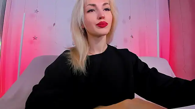 Snapshot of LisaFoxyMe chatting on April 24, 1:19 am LisaFoxyMe online show from April 24, 1:19 am