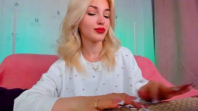 Snapshot of LisaFoxyMe chatting on May 21, 1:23 am LisaFoxyMe online show from May 21, 1:23 am