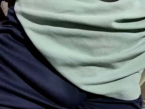 Snapshot of junior648@xh chatting on February 6, 10:24 pm junior648xh online show from February 6, 10:24 pm