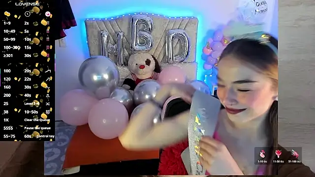 Snapshot of Mia_Victoria22 chatting on June 15, 6:21 pm Mia Victoria22 online show from June 15, 6:21 pm