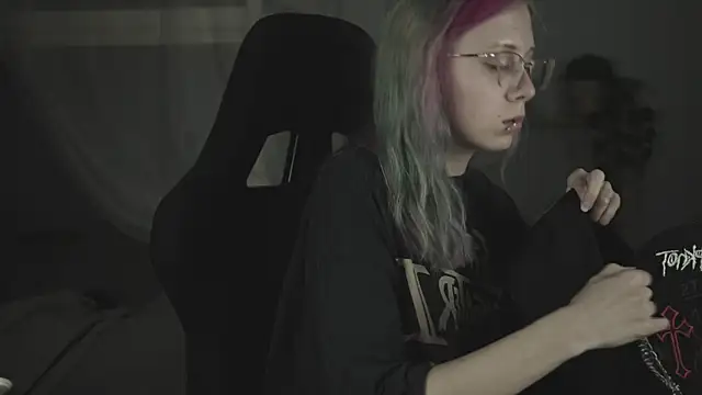 Snapshot of SakuraBliss chatting on November 24, 10:04 am SakuraBliss online show from November 24, 10:04 am