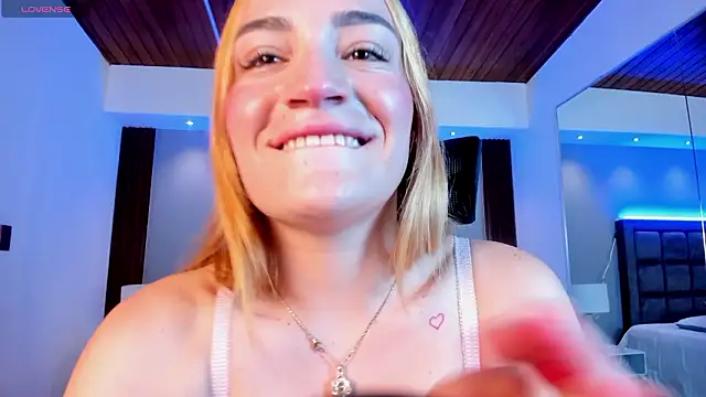 MadisonAnngel online show from February 5, 8:02 pm