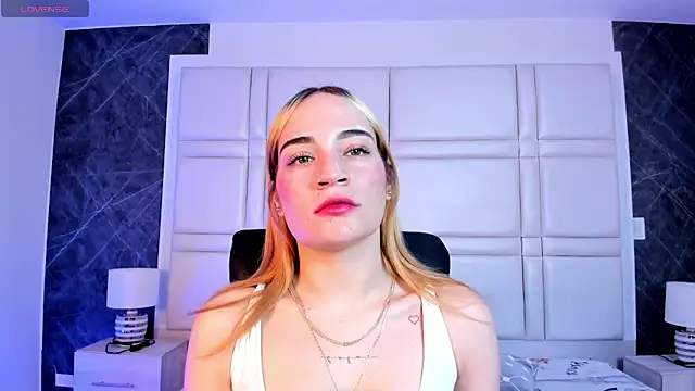 MadisonAnngel online show from March 18, 8:45 pm