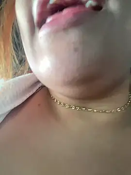 Snapshot of MacarenaRosse chatting on November 21, 8:18 pm MacarenaRosse online show from November 21, 8:18 pm