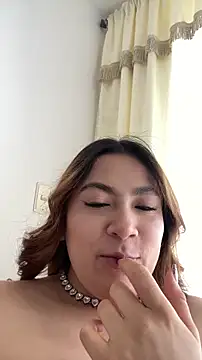 Snapshot of MacarenaRosse chatting on December 14, 8:02 pm MacarenaRosse online show from December 14, 8:02 pm