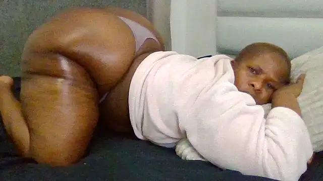 Snapshot of SexyNonnyy chatting on October 31, 2:45 am SexyNonnyy online show from October 31, 2:45 am