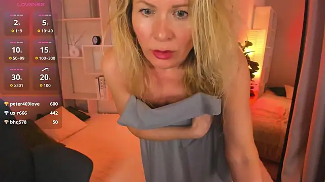 Snapshot of Julia_Giulia chatting on May 4, 6:31 am Julia Giulia online show from May 4, 6:31 am