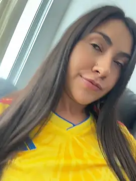 Snapshot of miel_latina chatting on June 21, 8:55 pm miel latina online show from June 21, 8:55 pm