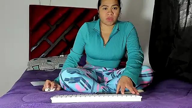 hot lady19 online show from June 12, 8:52 pm