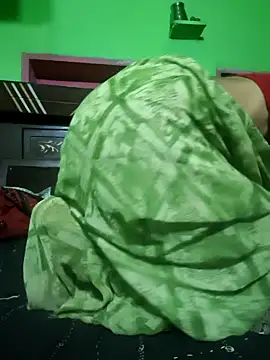 Snapshot of Shreya-couple chatting on October 25, 1:24 am Shreya-couple online show from October 25, 1:24 am