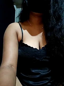 Snapshot of DiyaRoy49 chatting on November 25, 11:32 am DiyaRoy49 online show from November 25, 11:32 am