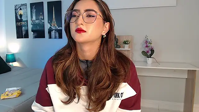 Snapshot of madame_lottie chatting on September 13, 12:38 pm madame lottie online show from September 13, 12:38 pm