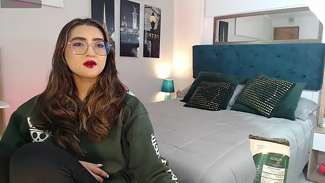 Snapshot of madame_lottie chatting on October 4, 12:36 pm madame lottie online show from October 4, 12:36 pm