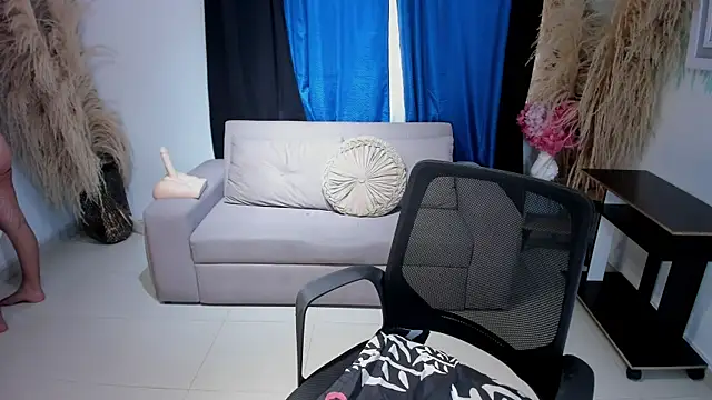 Snapshot of SofiaRivera1 chatting on June 14, 4:42 pm SofiaRivera1 online show from June 14, 4:42 pm