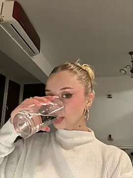 BabyAnais online show from November 8, 8:07 pm