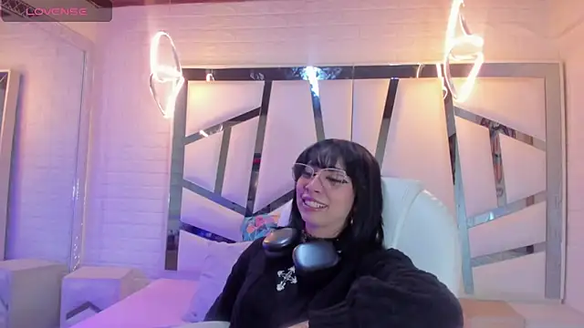 Niina Sissy online show from May 4, 11:01 pm