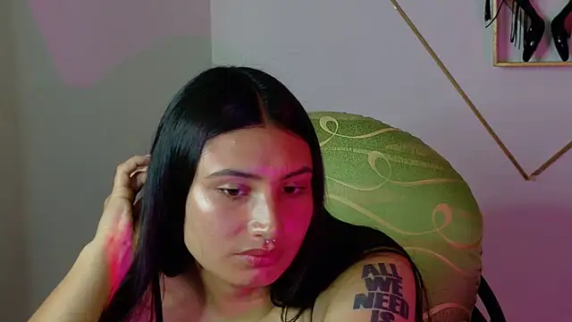 Snapshot of Linda_andrew chatting on February 9, 7:51 pm Linda andrew online show from February 9, 7:51 pm