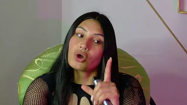 Snapshot of Linda_andrew chatting on February 18, 7:21 pm Linda andrew online show from February 18, 7:21 pm