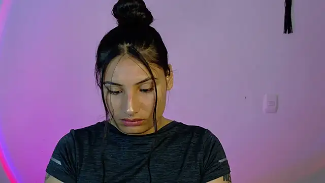 Snapshot of Linda_andrew chatting on March 3, 5:30 pm Linda andrew online show from March 3, 5:30 pm