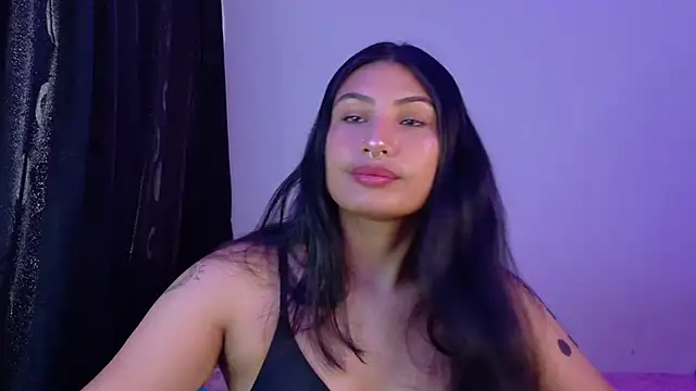 Snapshot of Linda_andrew chatting on July 22, 4:32 pm Linda andrew online show from July 22, 4:32 pm