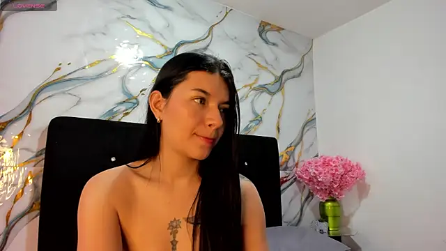 Snapshot of RoxanaBorns_ chatting on June 30, 9:21 am RoxanaBorns online show from June 30, 9:21 am