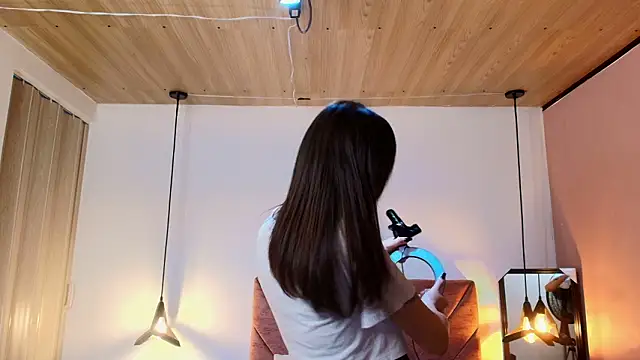 Hanna Lee   online show from February 5, 8:02 pm