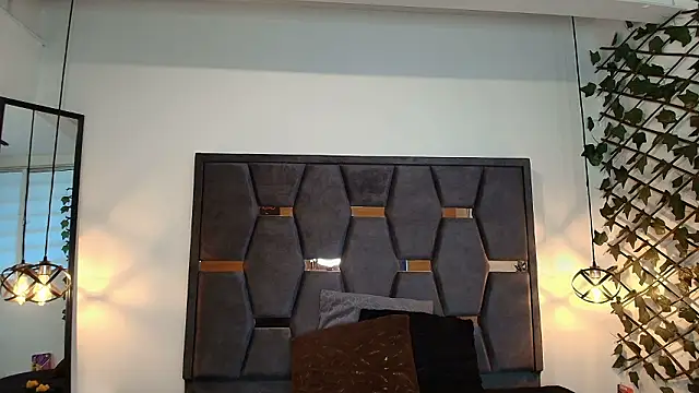 Hanna Lee   online show from February 25, 2:16 pm