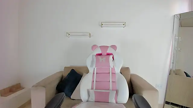 april smiith online show from October 22, 12:27 pm