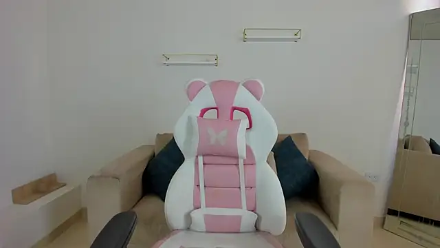 april smiith online show from November 4, 1:32 pm