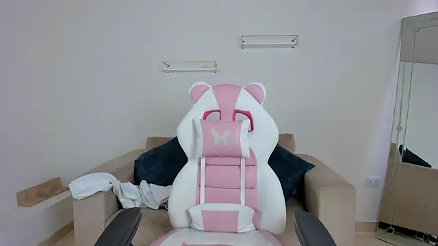 april smiith online show from November 14, 12:15 pm