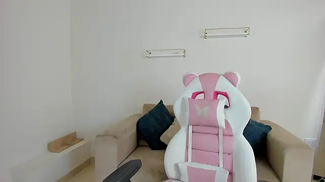 april smiith online show from November 19, 12:16 pm