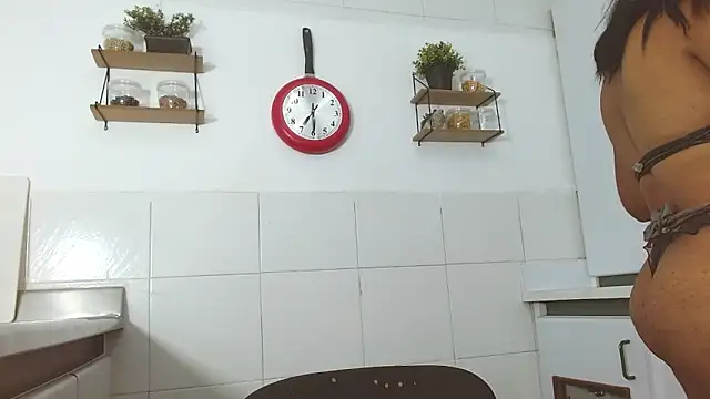 naomi campbel  online show from October 29, 9:27 pm