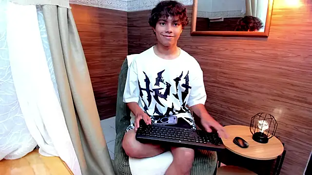 Snapshot of Honeymoon_sariel chatting on July 15, 7:30 pm Honeymoon sariel online show from July 15, 7:30 pm
