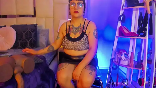 Violett Novoa online show from November 17, 11:38 am