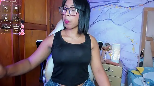 Snapshot of Elowen_Clark chatting on October 22, 7:46 pm Elowen Clark online show from October 22, 7:46 pm