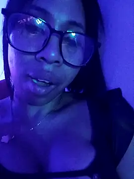 Snapshot of Elowen_Clark chatting on November 9, 4:11 am Elowen Clark online show from November 9, 4:11 am