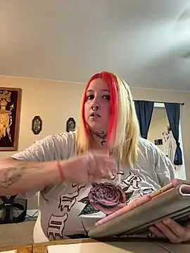 Snapshot of vanessraine chatting on May 28, 2:20 am vanessraine online show from May 28, 2:20 am