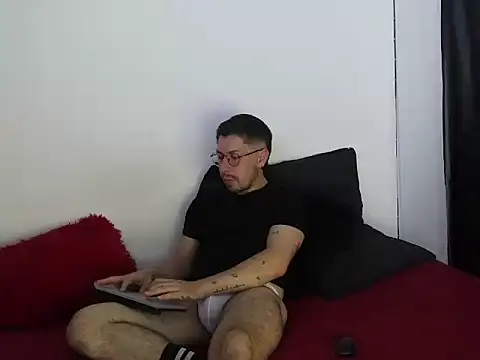 Snapshot of Letorres96 chatting on April 11, 3:55 am Letorres96 online show from April 11, 3:55 am