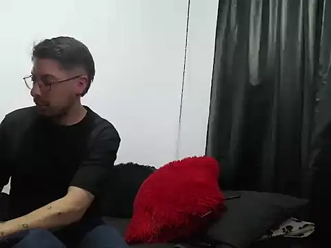 Snapshot of Letorres96 chatting on April 13, 2:28 am Letorres96 online show from April 13, 2:28 am