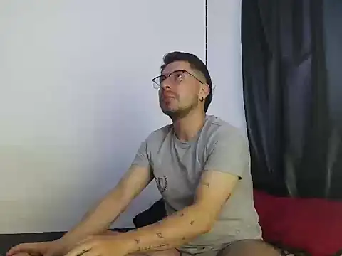 Snapshot of Letorres96 chatting on April 14, 4:07 am Letorres96 online show from April 14, 4:07 am