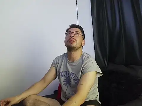 Snapshot of Letorres96 chatting on April 15, 12:17 am Letorres96 online show from April 15, 12:17 am