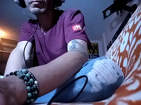 Snapshot of githot chatting on November 19, 7:41 am githot online show from November 19, 7:41 am