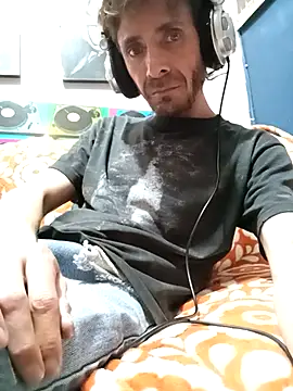 Snapshot of githot chatting on December 4, 7:39 am githot online show from December 4, 7:39 am